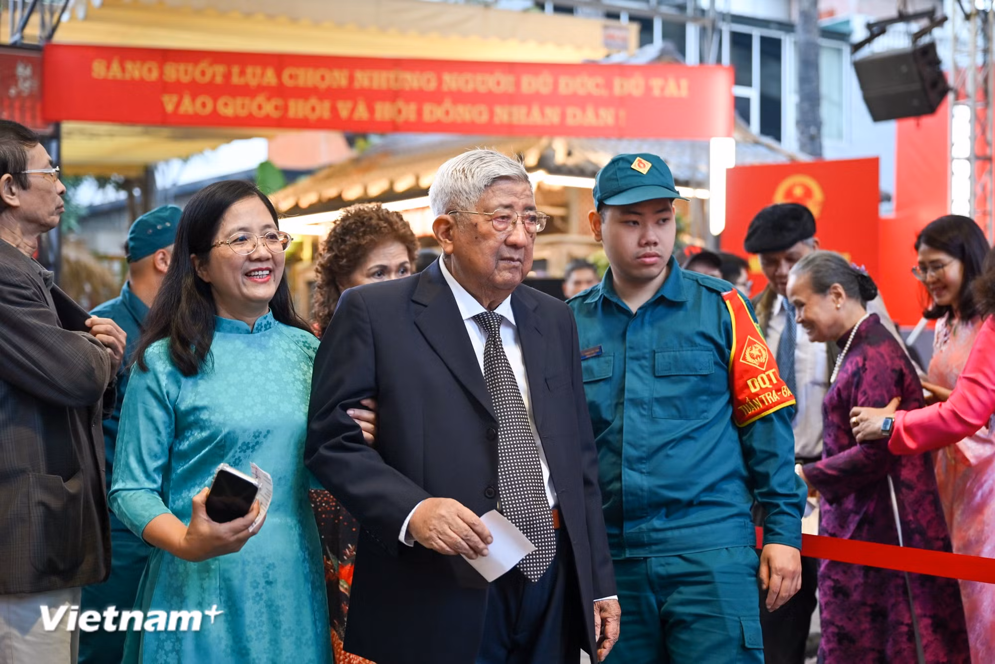 vnp-ngay-bau-cu-9.jpg
