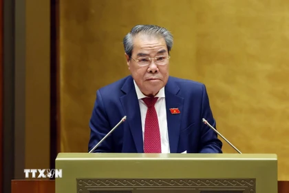 Chủ nhiệm Ủy ban Dân nguyện và Giám sát của Quốc hội Dương Thanh Bình trình bày Báo cáo kết quả giám sát việc giải quyết kiến nghị của cử tri gửi đến Kỳ họp thứ 9, Quốc hội khóa XV. (Ảnh: Phạm Kiên/TTXVN)