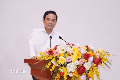 Ủy viên Bộ Chính trị, Bí thư Thành ủy Thành phố Hồ Chí Minh Trần Lưu Quang trình bày chương trình hành động tại hội nghị tiếp xúc giữa cử tri. (Ảnh: Trung Tuyến/TTXVN)