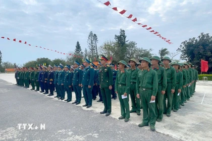 Quân và nhân dân trên đảo tiền tiêu Bạch Long Vĩ tham gia bầu cử sớm. (Ảnh: TTXVN phát)