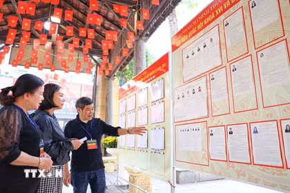 Mọi công tác chuẩn bị tại khu vực bỏ phiếu số 05, Trường THCS Trưng Vương (phường Cửa Nam) đã cơ bản hoàn tất để đón cử tri đi bầu cử. (Ảnh: Thanh Tùng/TTXVN)