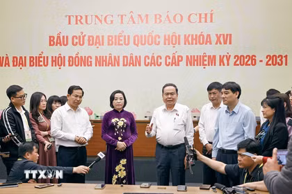 Chủ tịch Quốc hội Trần Thanh Mẫn thăm và phát biểu tại Trung tâm báo chí tại Nhà Quốc hội (Hà Nội). (Ảnh: Doãn Tấn/TTXVN)