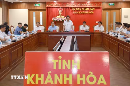 Ủy ban Bầu cử tỉnh Khánh Hòa họp nghe báo cáo nhanh kết quả bầu cử. (Ảnh: Xuân Triệu/TTXVN)