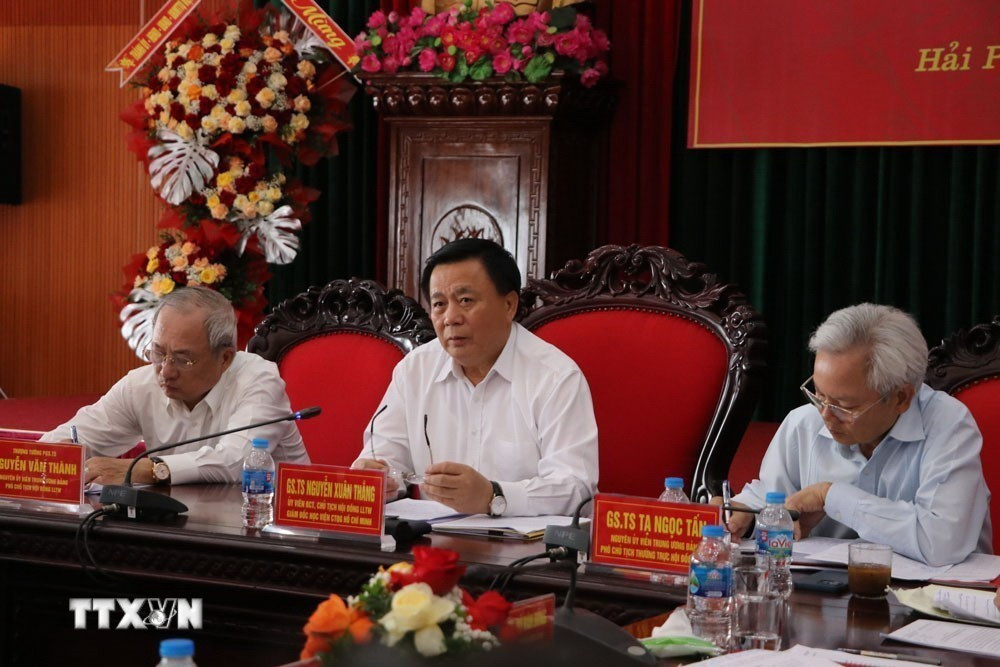 Giáo sư-Tiến sỹ Nguyễn Xuân Thắng, Ủy viên Bộ Chính trị, Chủ tịch Hội đồng Lý luận Trung ương, Giám đốc Học viện Chính trị Quốc gia Hồ Chí Minh chủ trì kỳ họp. (Ảnh: Mạnh Minh/TTXVN)