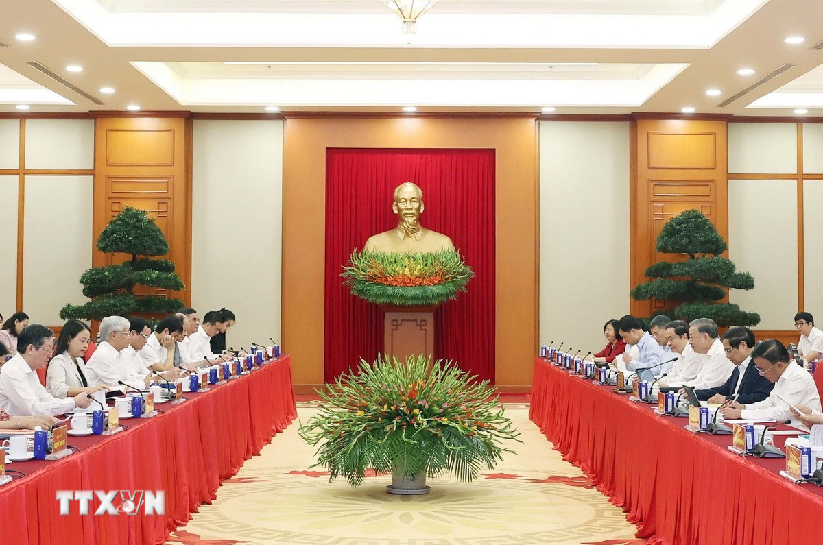 Tổng Bí thư Tô Lâm chủ trì cuộc làm việc của Bộ Chính trị với Ban Thường vụ Đảng ủy Mặt trận Tổ quốc, các đoàn thể Trung ương. (Ảnh: Thống Nhất/TTXVN)