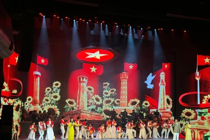 Chương trình khơi dậy niềm tự hào dân tộc, củng cố niềm tin của Nhân dân đối với Đảng. (Ảnh: CTV/Vietnam+)