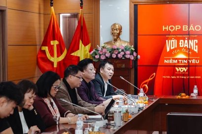 Đài Tiếng nói Việt Nam tổ chức họp báo thông tin về Chương trình nghệ thuật “Với Đảng vẹn toàn niềm tin yêu”. (Ảnh: PV/Vietnam+)