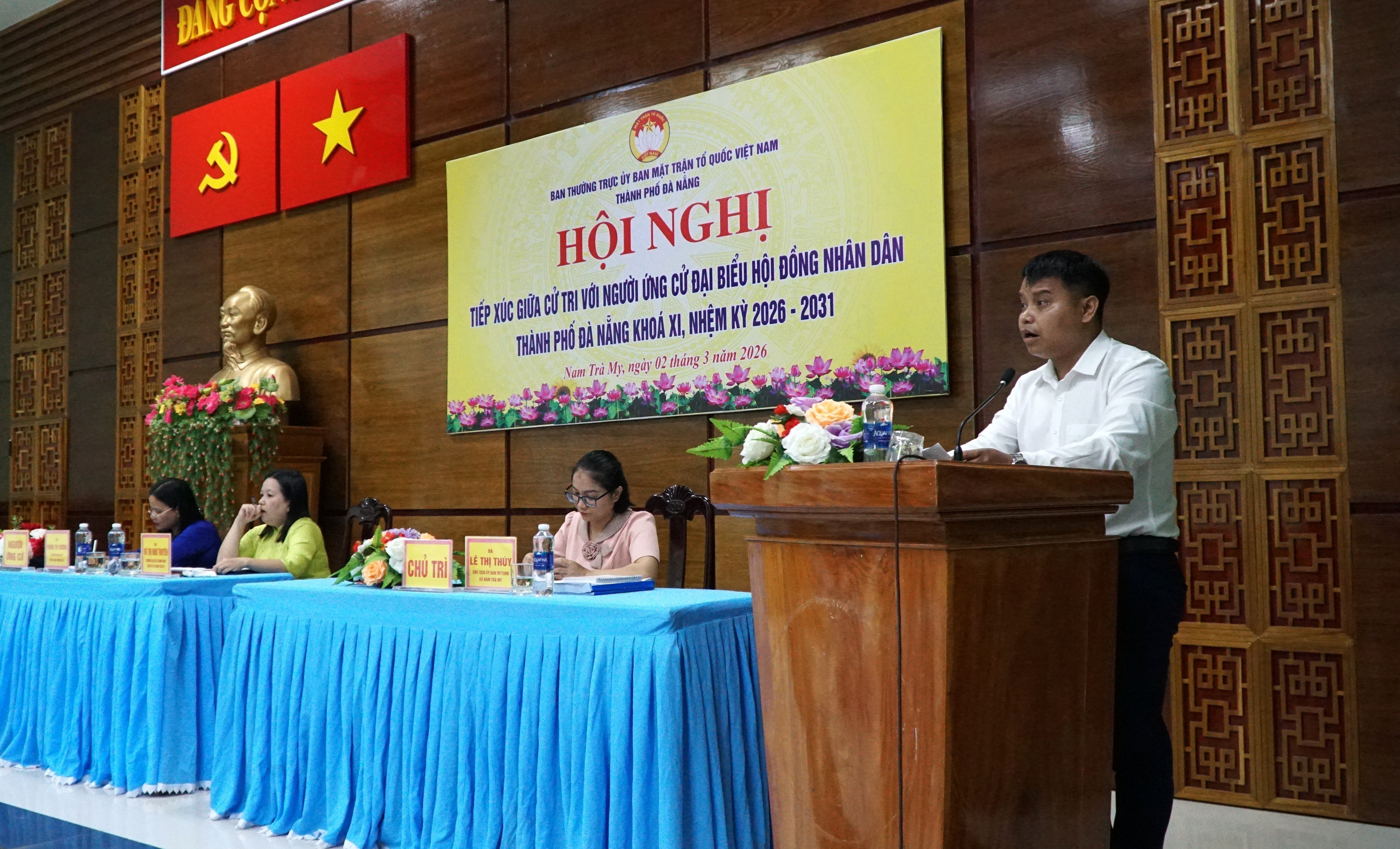 Hội nghị tiếp xúc giữa cử tri xã Nam Trà My với người ứng cử đại biểu HĐND thành phố Đà Nẵng. (Ảnh: Quốc Dũng/TTXVN)