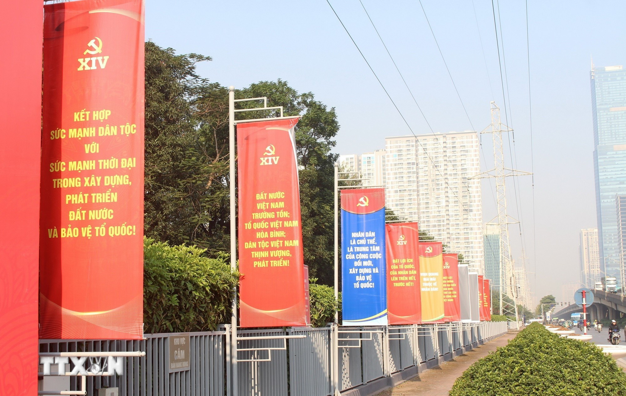 ttxvn-ha-noi-chao-mung-dai-hoi-dang-xiv-3.jpg
