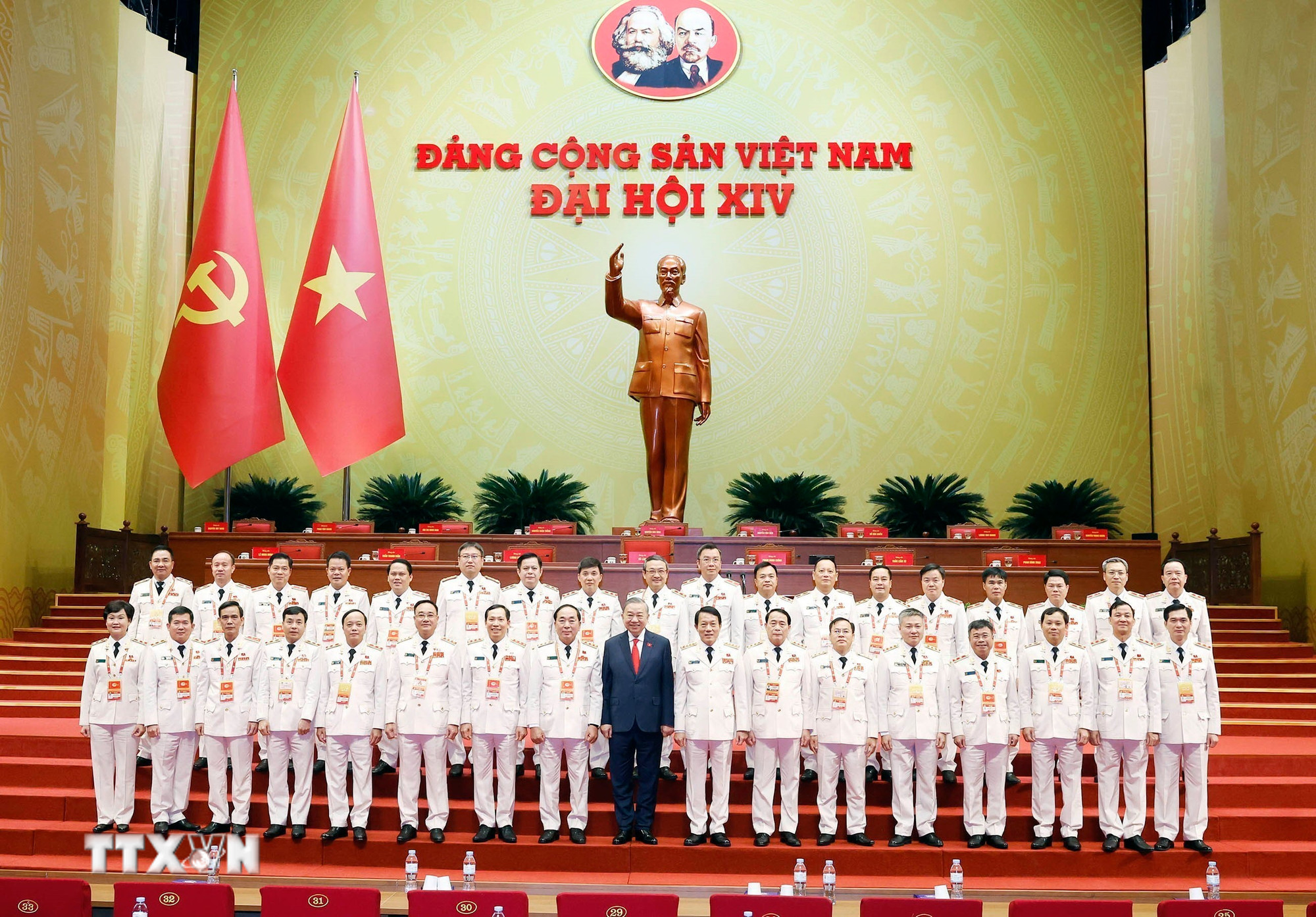ttxvn-dai-hoi-xiv-cua-dang-bau-ban-chap-hanh-trung-uong-khoa-xiv-anh-2.jpg