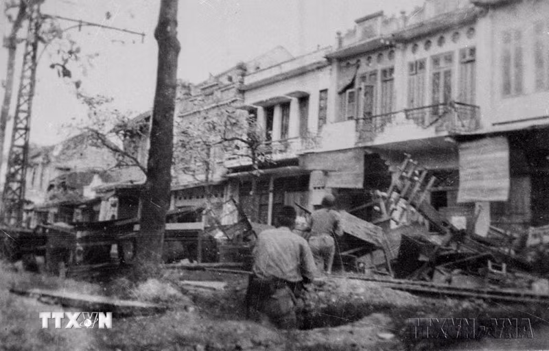 ttxvn-dang-lanh-dao-toan-dan-khang-chien-kien-quoc-1946-1960-23.jpg