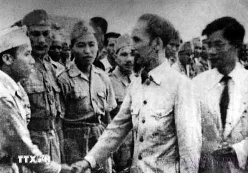ttxvn-dang-lanh-dao-toan-dan-khang-chien-kien-quoc-1946-1960-4.jpg