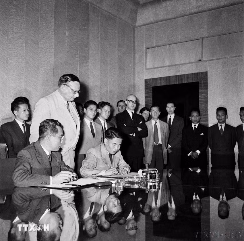 ttxvn-dang-lanh-dao-toan-dan-khang-chien-kien-quoc-1946-1960-28.jpg