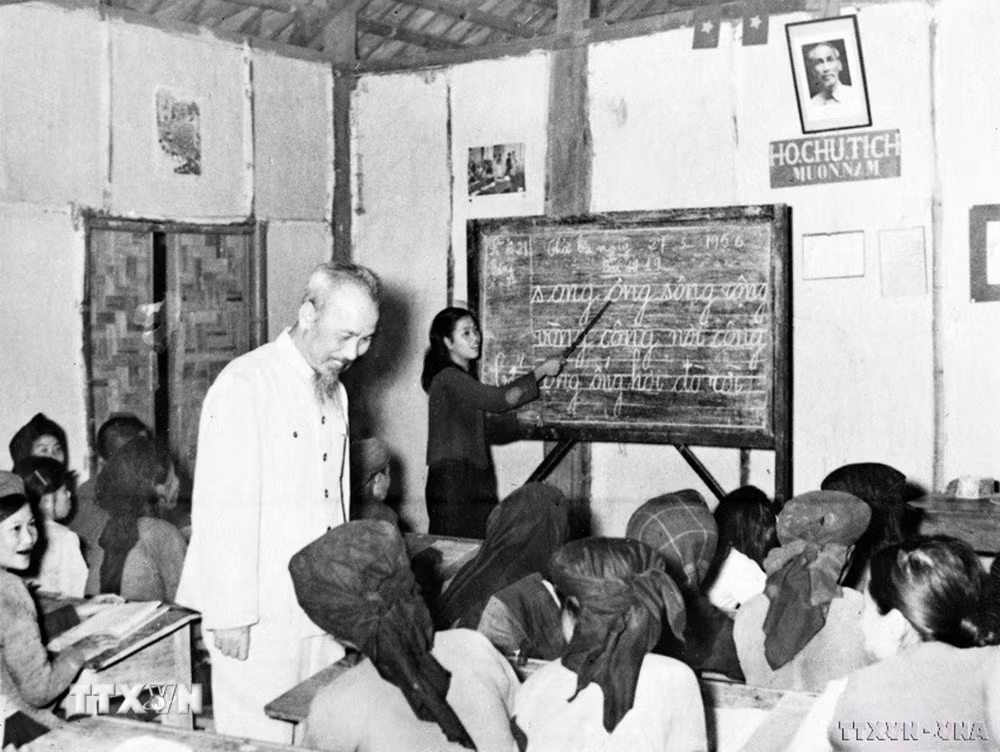 ttxvn-dang-lanh-dao-toan-dan-khang-chien-kien-quoc-1946-1960-34.jpg