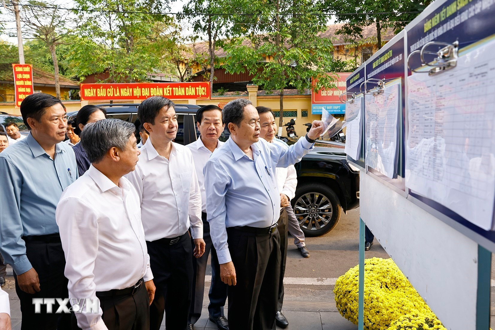 ttxvn-chu-tich-quoc-hoi-khao-sat-khu-vuc-bo-phieu-tai-phuong-ninh-kieu-can-tho-5.jpg