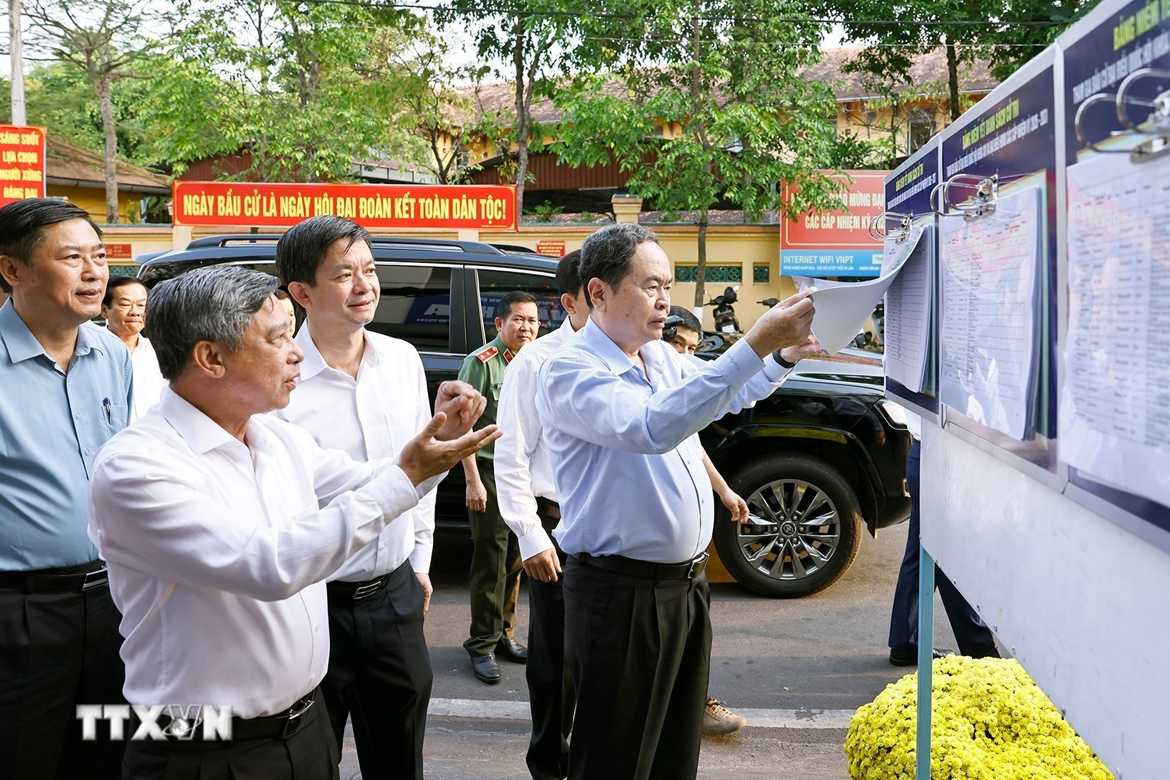 ttxvn-chu-tich-quoc-hoi-khao-sat-khu-vuc-bo-phieu-tai-phuong-ninh-kieu-can-tho-1.jpg