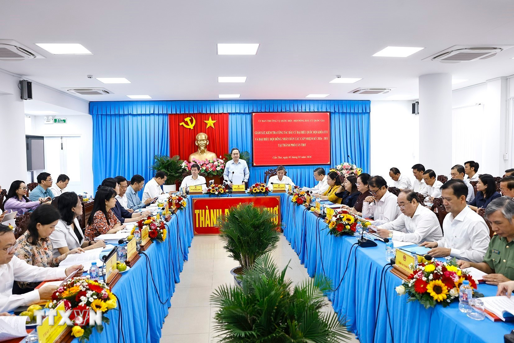 ttxvn-chu-tich-quoc-hoi-lam-viec-voi-uy-ban-bau-cu-thanh-pho-can-tho-4.jpg