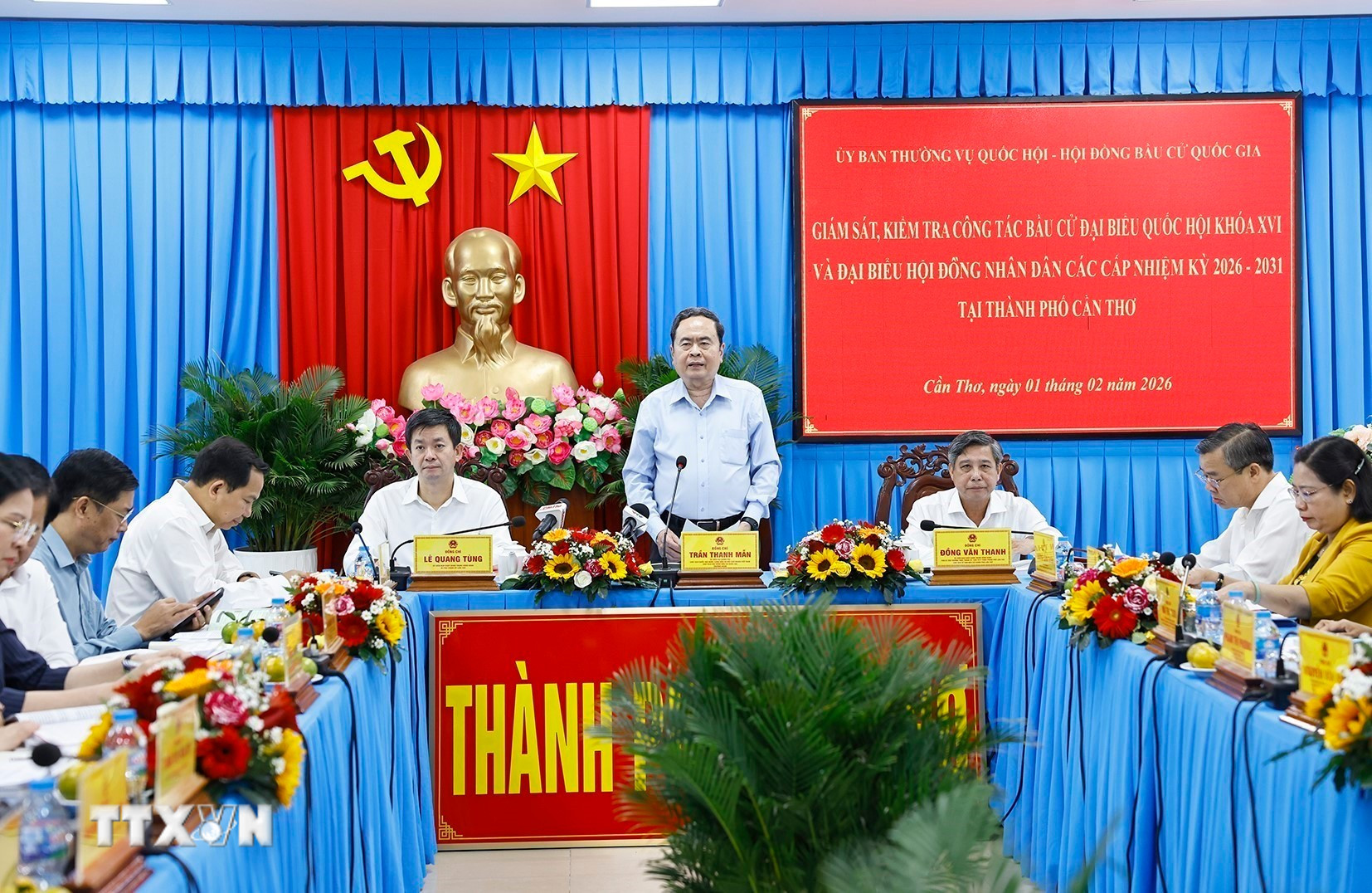 ttxvn-chu-tich-quoc-hoi-lam-viec-voi-uy-ban-bau-cu-thanh-pho-can-tho-1.jpg