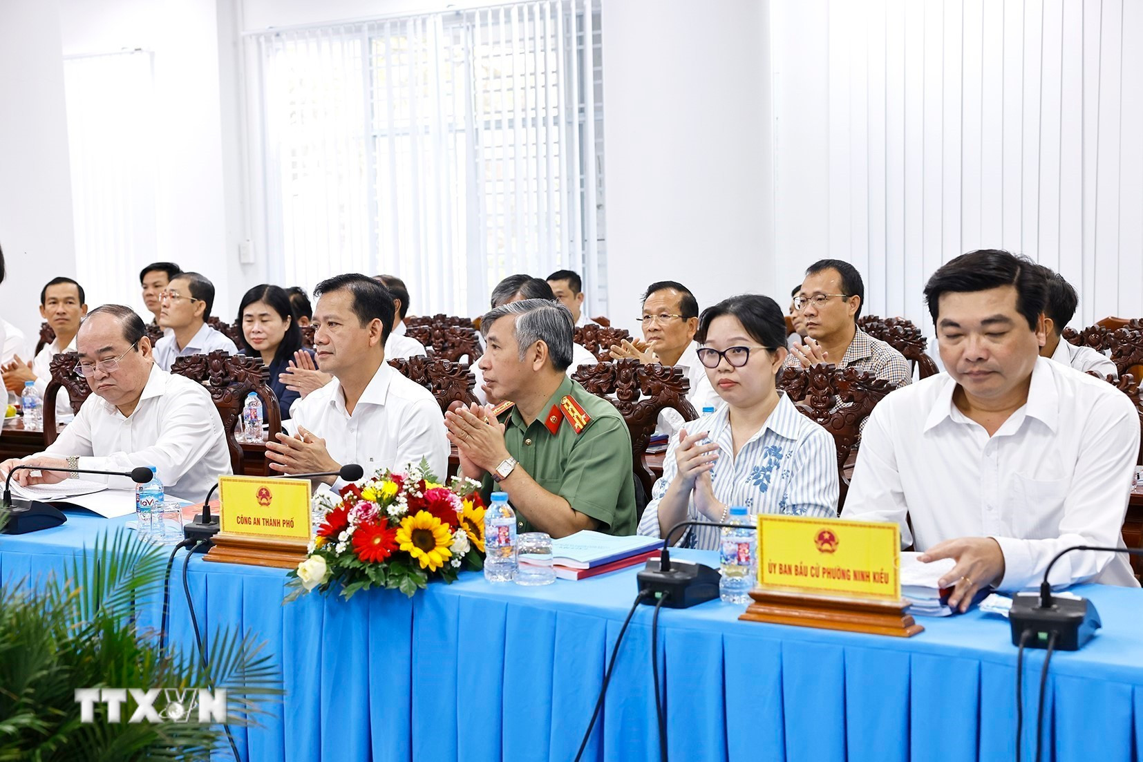 ttxvn-chu-tich-quoc-hoi-lam-viec-voi-uy-ban-bau-cu-thanh-pho-can-tho-5.jpg