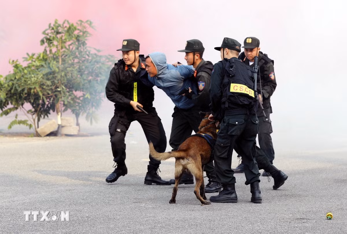 ttxvn-canh-sat-dac-nhiem-phu-tho-bao-dam-an-ninh-dai-hoi-xiv-1.jpg