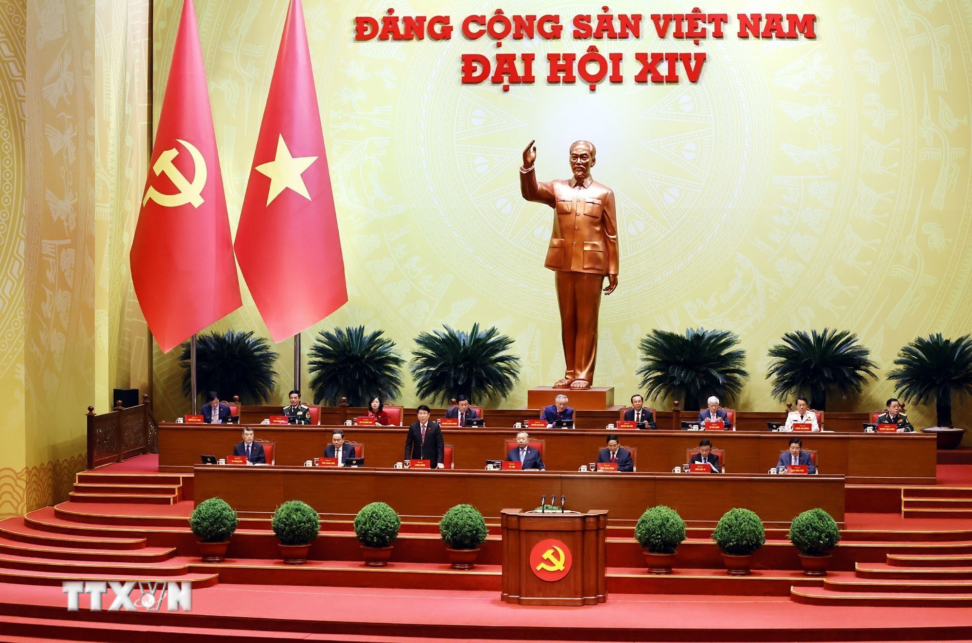 ttxvn-dai-hoi-dang-xiv-phien-thao-luan-tai-hoi-truong-ve-cac-van-kien-dai-hoi-12.jpg