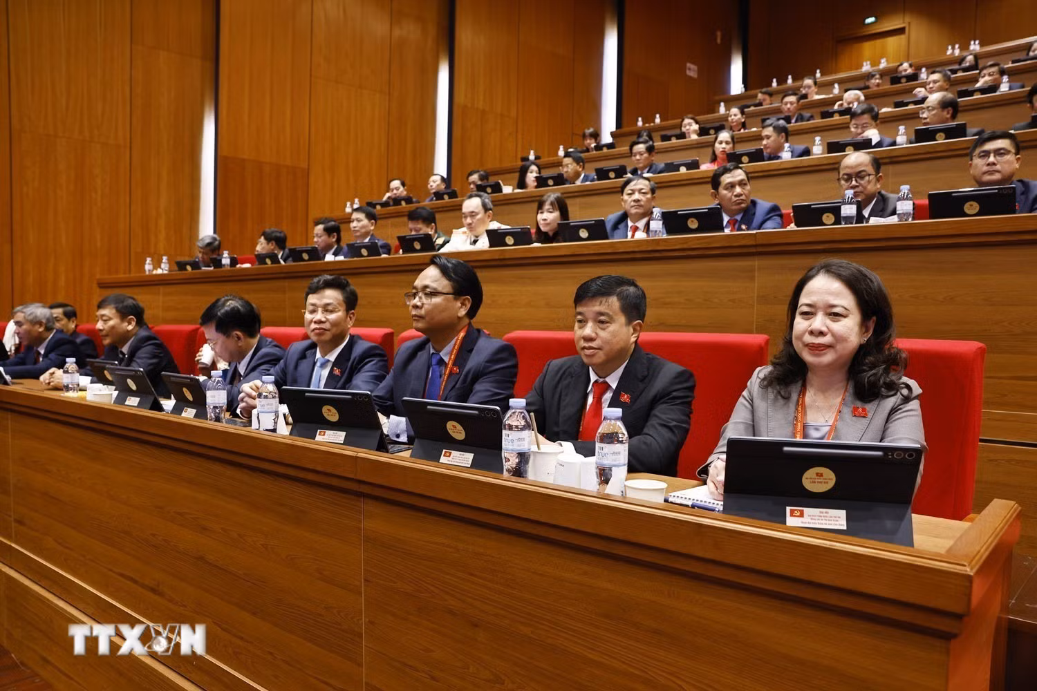 ttxvn-dai-hoi-dang-xiv-phien-thao-luan-tai-hoi-truong-ve-cac-van-kien-dai-hoi-38.jpg