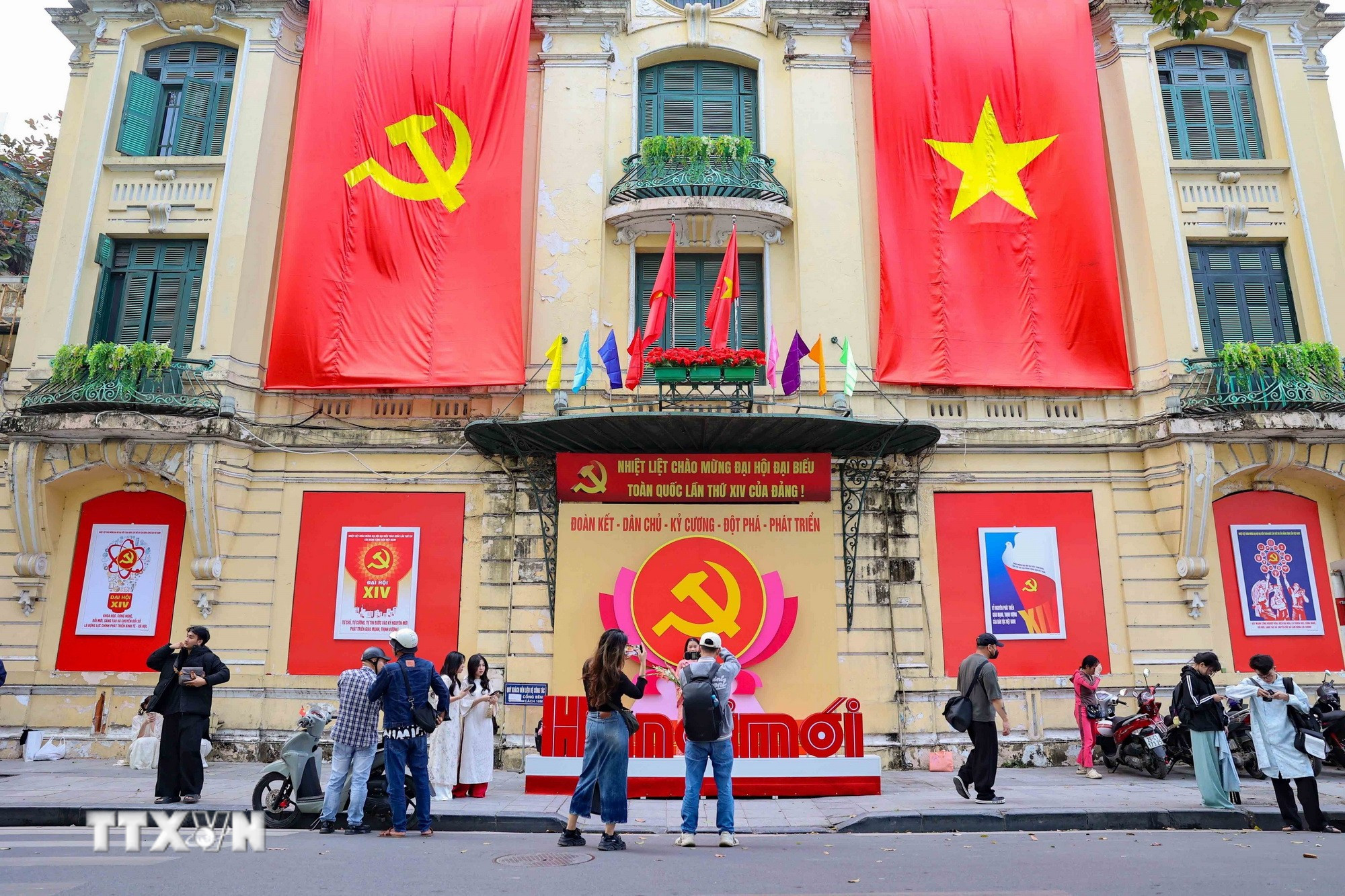 ttxvn-chao-mung-dai-hoi-dang-xiv-4.jpg