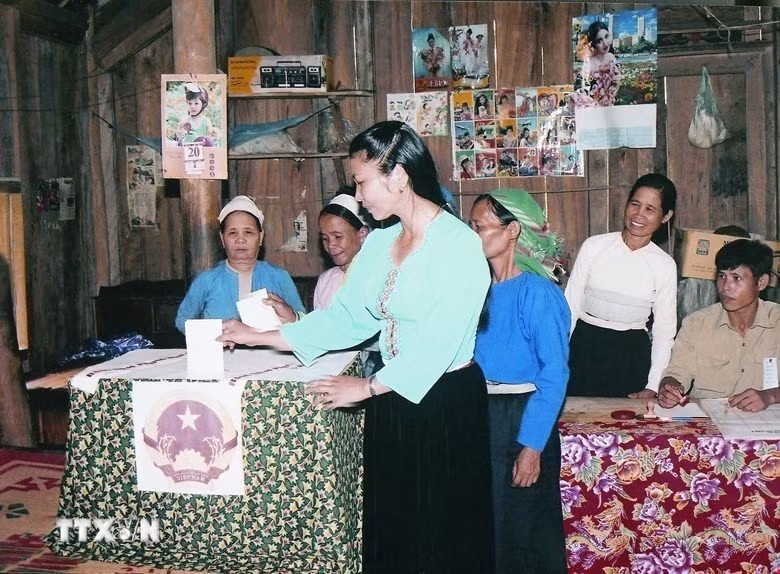 ttxvn-quoc-hoi-viet-nam-tap-trung-cao-nhat-tri-tue-y-chi-nguyen-vong-va-suc-manh-cua-nhan-dan-54.jpg