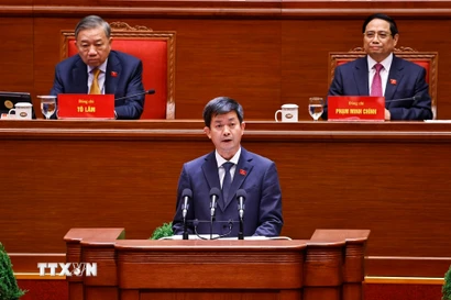 Đồng chí Lê Quang Tùng, Ủy viên Trung ương Đảng, Bí thư Thành ủy Cần Thơ, trình bày tham luận “Phát huy tiềm năng, lợi thế, tập trung xây dựng thành phố Cần Thơ trở thành trung tâm đào tạo nguồn nhân lực chất lượng cao vùng Đồng bằng Sông Cửu Long.” (Ảnh: TTXVN)