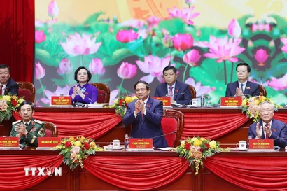 Đoàn Chủ tịch điều hành Đại hội đại biểu Đảng bộ Chính phủ lần thứ I, nhiệm kỳ 2025-2030. (Ảnh: Dương Giang/TTXVN)