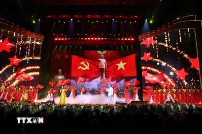 Chương trình biểu diễn nghệ thuật chào mừng Đại hội đại biểu Đảng bộ Chính phủ lần thứ nhất nhiệm kỳ 2025-2030. (Ảnh: Phạm Kiên/TTXVN)