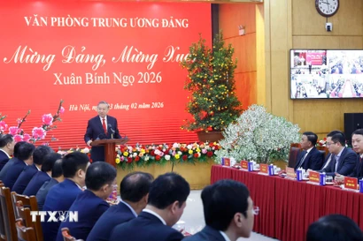 Tổng Bí thư Tô Lâm chúc Tết cán bộ, công chức, viên chức, người lao động Văn phòng Trung ương Đảng. (Ảnh: Thống Nhất/TTXVN)