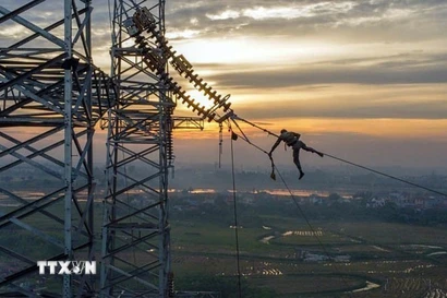 Công trường thi công Đường dây 500kV mạch 3 từ Quảng Trạch (Quảng Bình) đến Phố Nối (Hưng Yên). (Ảnh: Huy Hùng/TTXVN)