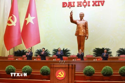 Các đồng chí lãnh đạo chủ chốt của Đảng, Nhà nước chủ trì phiên họp trù bị Đại hội XIV của Đảng. (Ảnh: TTXVN)