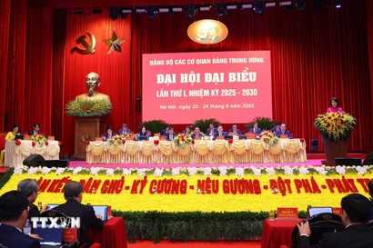 Đoàn Chủ tịch điều hành Đại hội. (Ảnh: Văn Điệp/TTXVN)