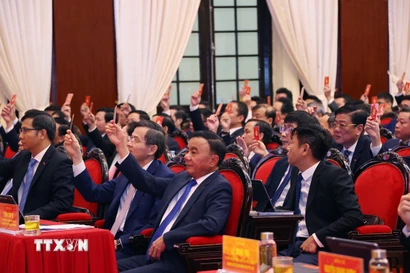 Các đại biểu thông qua Dự thảo Chương trình, Quy chế làm việc, Nội quy của Đại hội. (Ảnh: Văn Điệp/TTXVN)