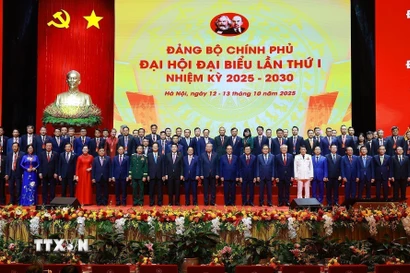 Đảng xác định tự chủ chiến lược trong thời kỳ mới. Trong ảnh: Tổng Bí thư Tô Lâm cùng các đồng chí lãnh đạo Đảng và Nhà nước với các đại biểu dự Đại hội đại biểu Đảng bộ Chính phủ lần thứ nhất. (Ảnh: Dương Giang/TTXVN)