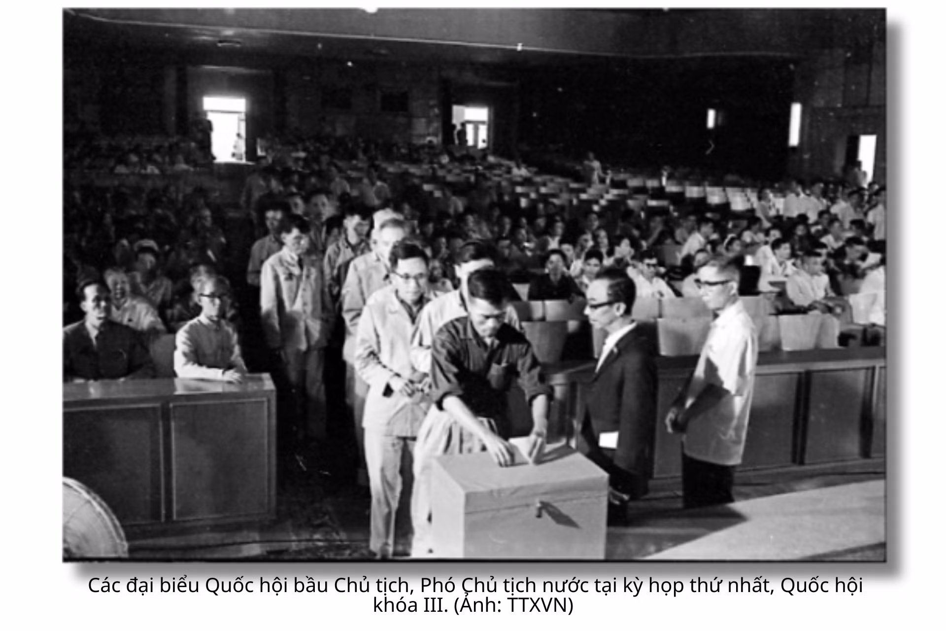 quoc-hoi-khoa-iii-14.png