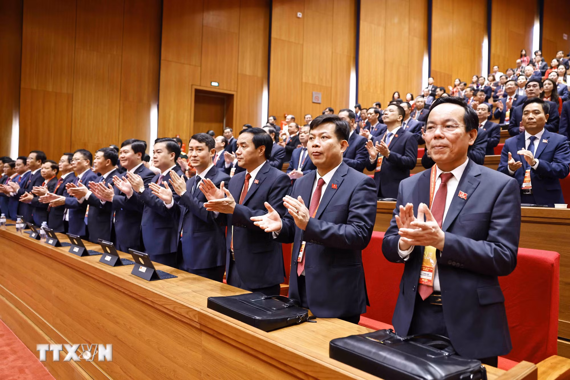 ttxvn-khai-mac-trong-the-dai-hoi-dai-bieu-toan-quoc-lan-thu-xiv-cua-dang-8540036-2.jpg