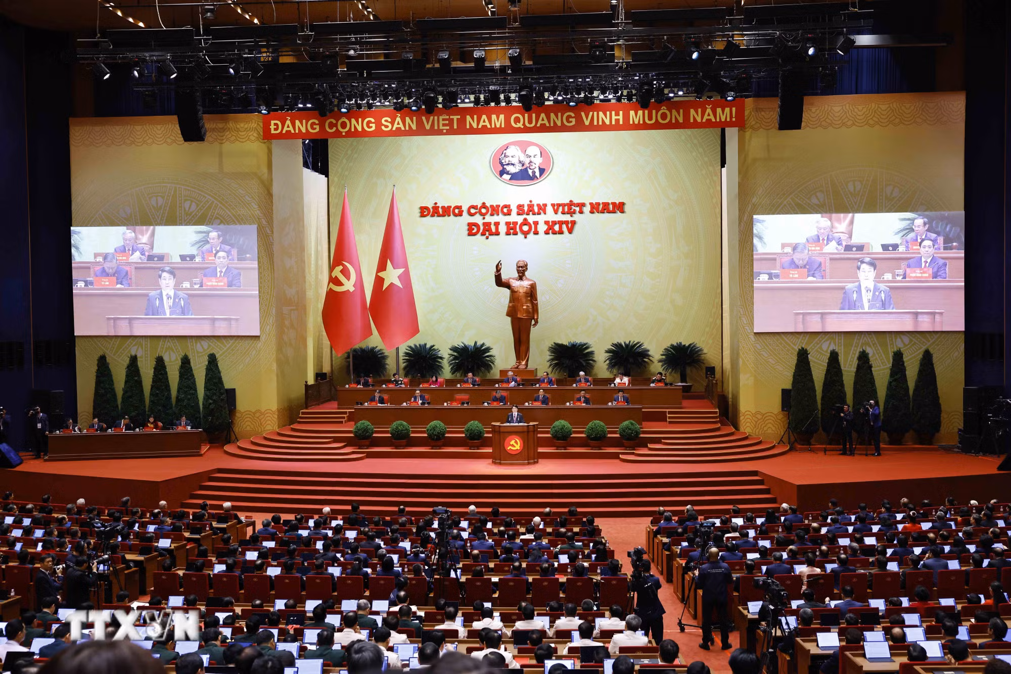 ttxvn-khai-mac-trong-the-dai-hoi-dai-bieu-toan-quoc-lan-thu-xiv-cua-dang-8540180-2.jpg