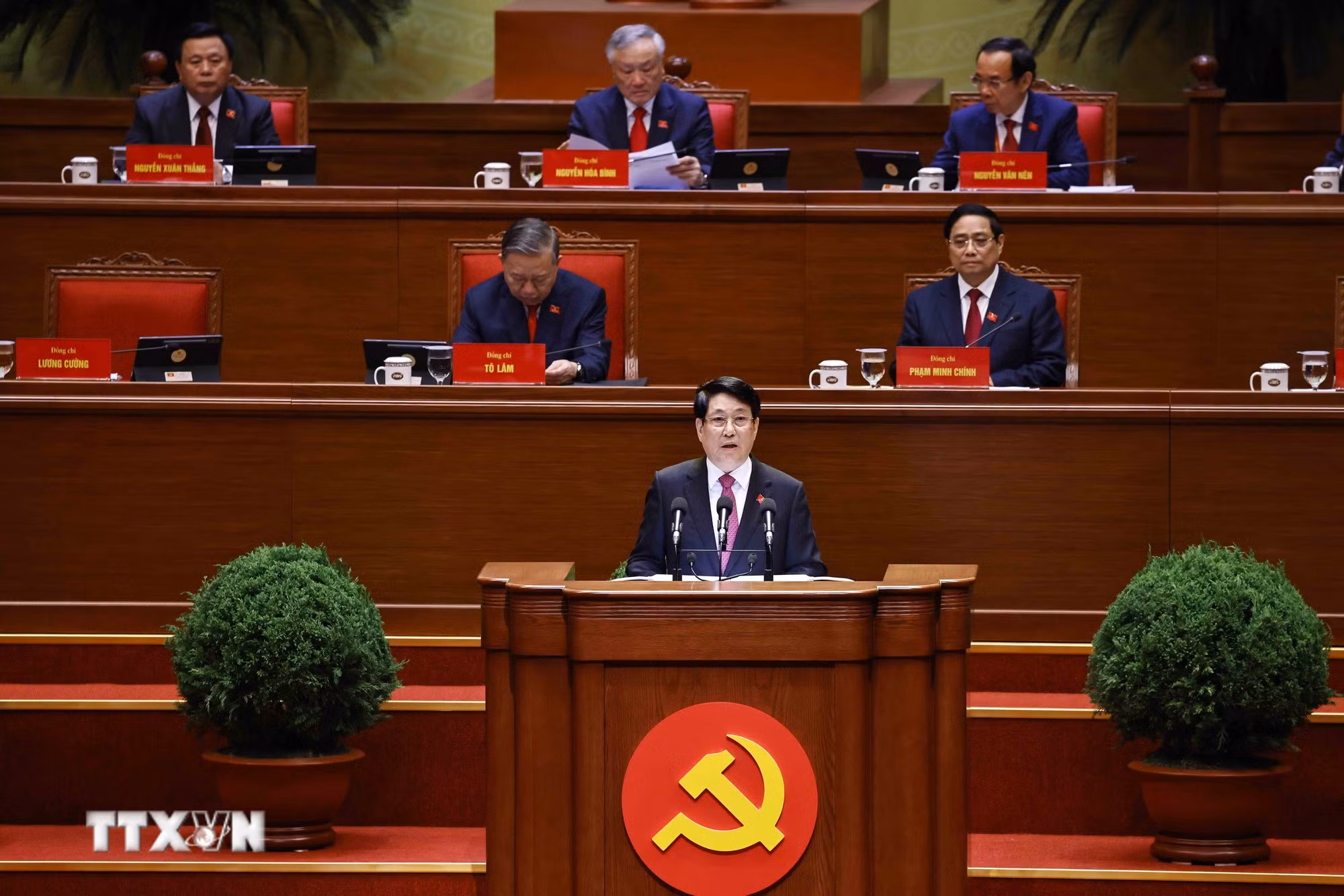ttxvn-khai-mac-trong-the-dai-hoi-dai-bieu-toan-quoc-lan-thu-xiv-cua-dang-8540084-1.jpg