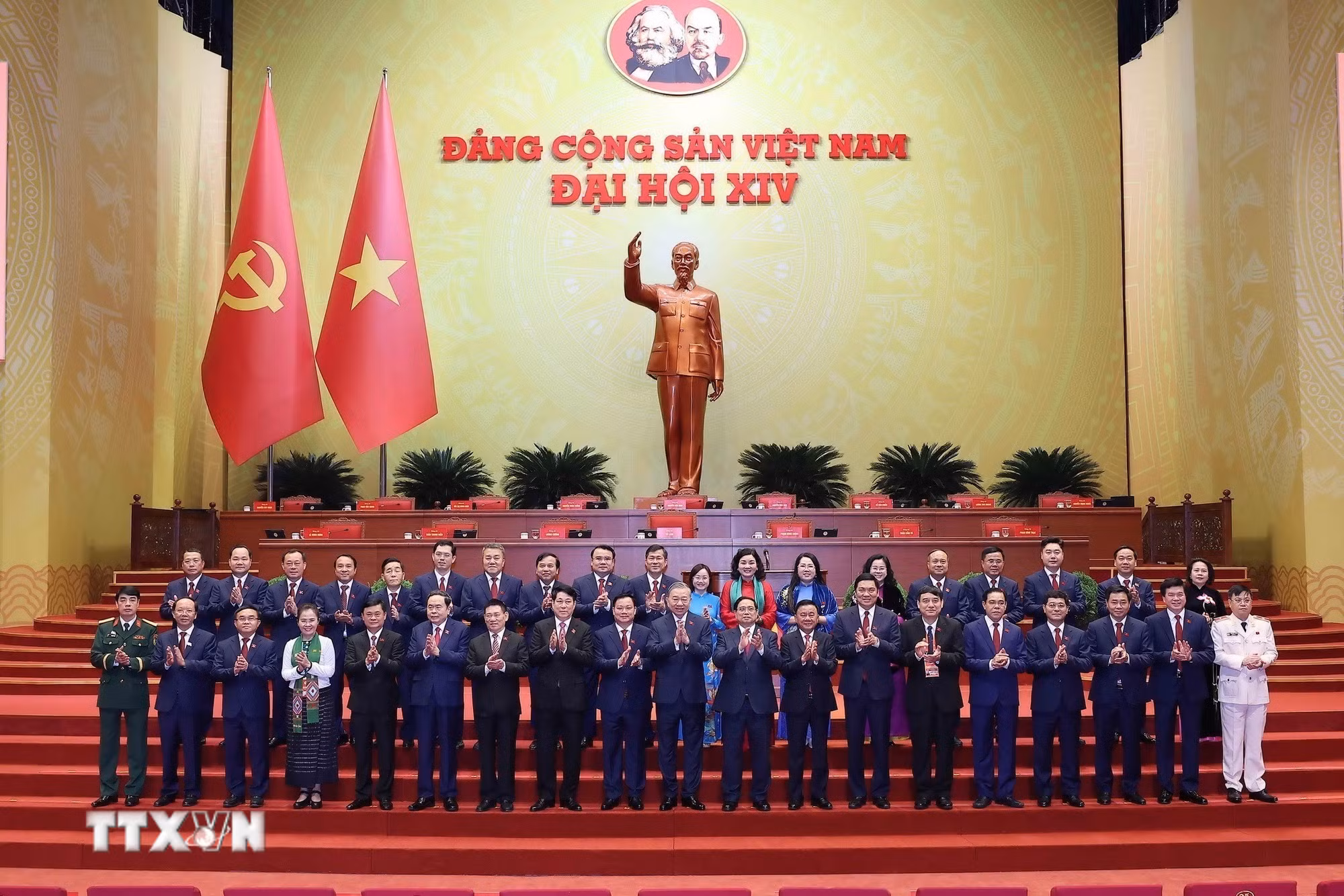 ttxvn-phien-khai-mac-dai-hoi-xiv-cua-dang-8540483.jpg