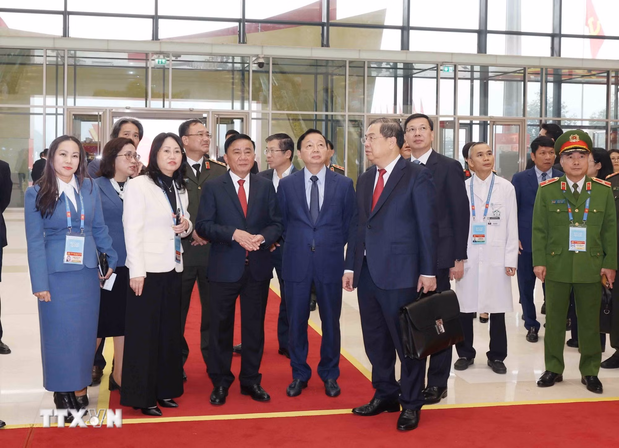 ttxvn-thuong-truc-ban-bi-thu-tran-cam-tu-chu-tri-tong-duyet-cong-tac-to-chuc-phuc-vu-dai-hoi-xiv-cua-dang-8528697.jpg
