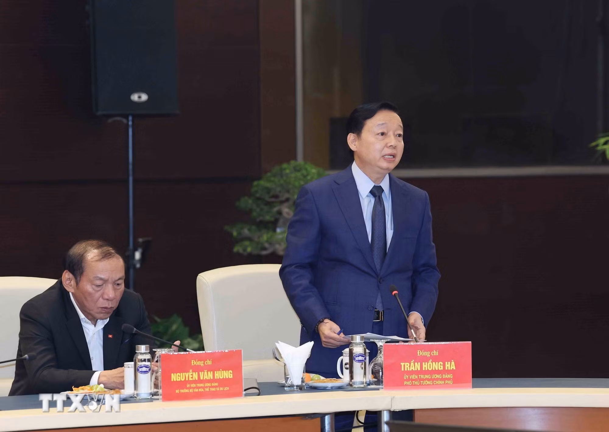 ttxvn-thuong-truc-ban-bi-thu-tran-cam-tu-chu-tri-tong-duyet-cong-tac-to-chuc-phuc-vu-dai-hoi-xiv-cua-dang-8528660-5.jpg