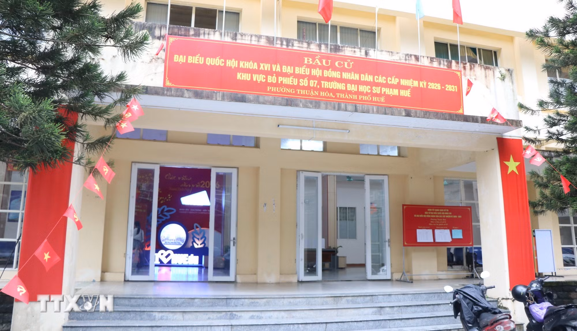 ttxvn-bau-cu-quoc-hoi-va-hdnd-tuoi-tre-thanh-pho-hue-huong-den-ngay-bau-cu-8634218-2.jpg