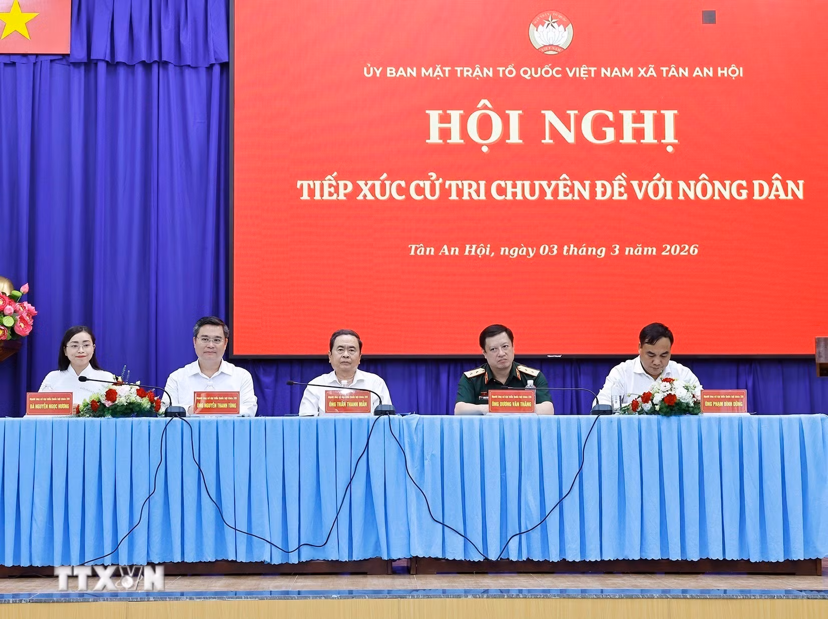 ttxvn-chu-tich-quoc-hoi-tiep-xuc-cu-tri-chuyen-de-voi-nong-dan-tp-ho-chi-minh-8618472-1.jpg