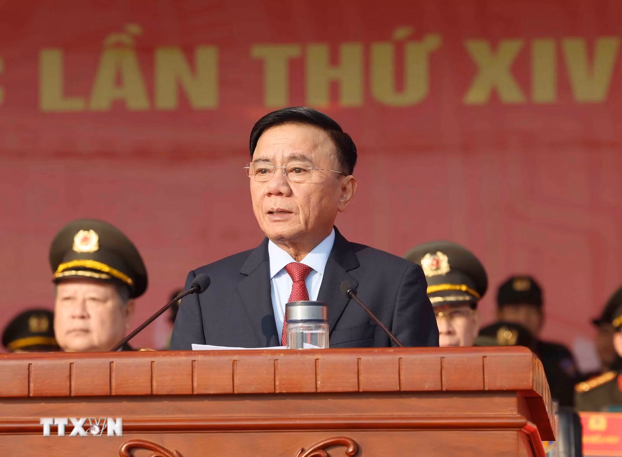 ttxvn-thuong-truc-ban-bi-thu-tran-cam-tu-du-le-xuat-quan-dien-tap-phuong-an-bao-dam-an-ninh-trat-tu-dai-hoi-dai-bieu-toan-quoc-lan-thu-xiv-cua-dan-8521930-2.jpg