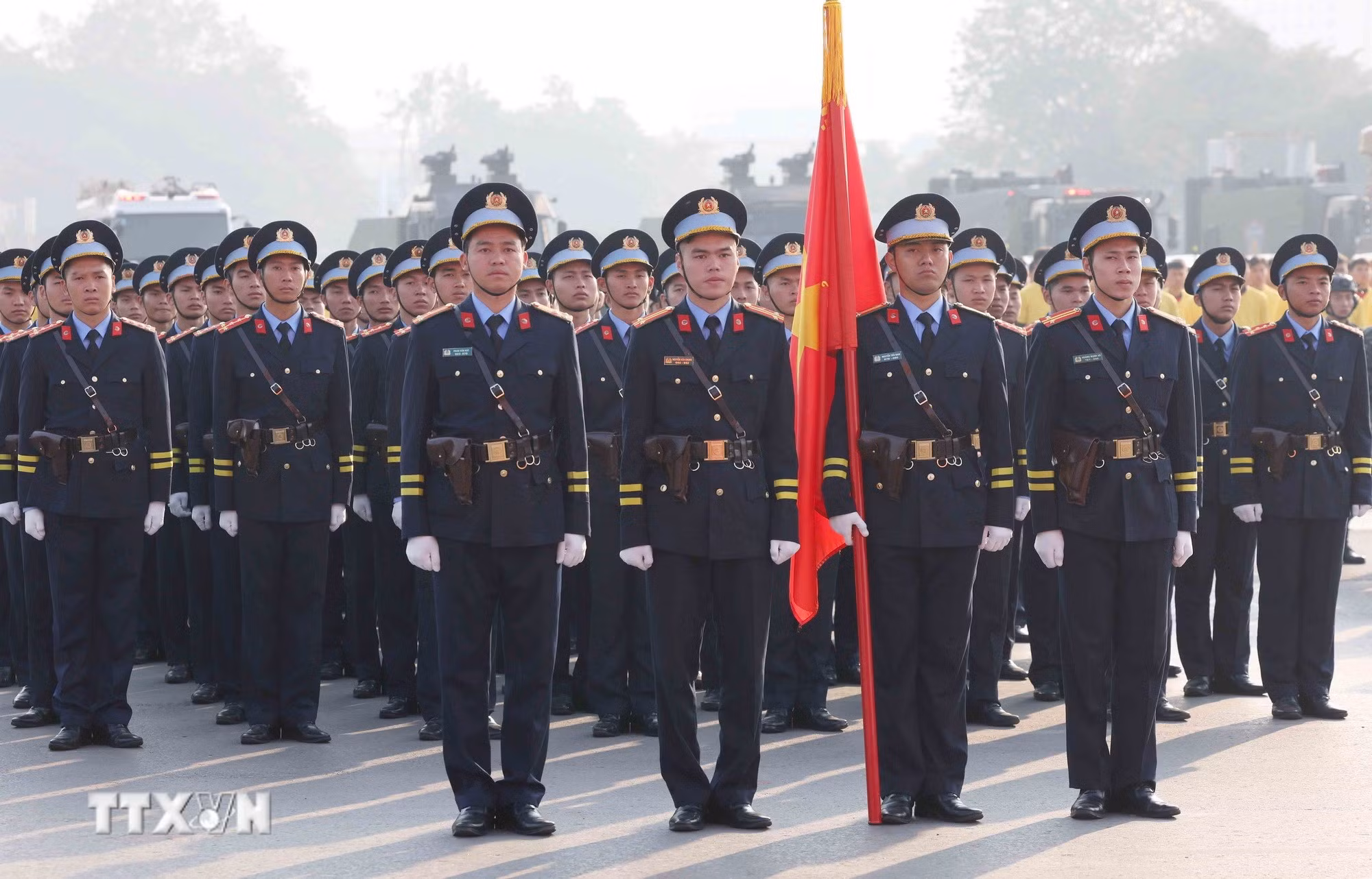 ttxvn-thuong-truc-ban-bi-thu-tran-cam-tu-du-le-xuat-quan-dien-tap-phuong-an-bao-dam-an-ninh-trat-tu-dai-hoi-dai-bieu-toan-quoc-lan-thu-xiv-cua-dan-8521930-5.jpg