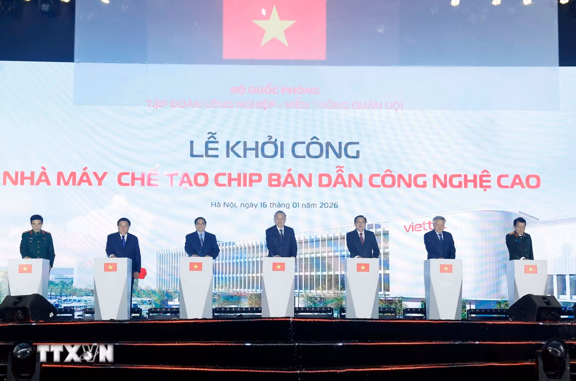 ttxvn-tong-bi-thu-to-lam-du-le-khoi-cong-nha-may-che-tao-chip-ban-dan-cong-nghe-cao-8533640-3.jpg