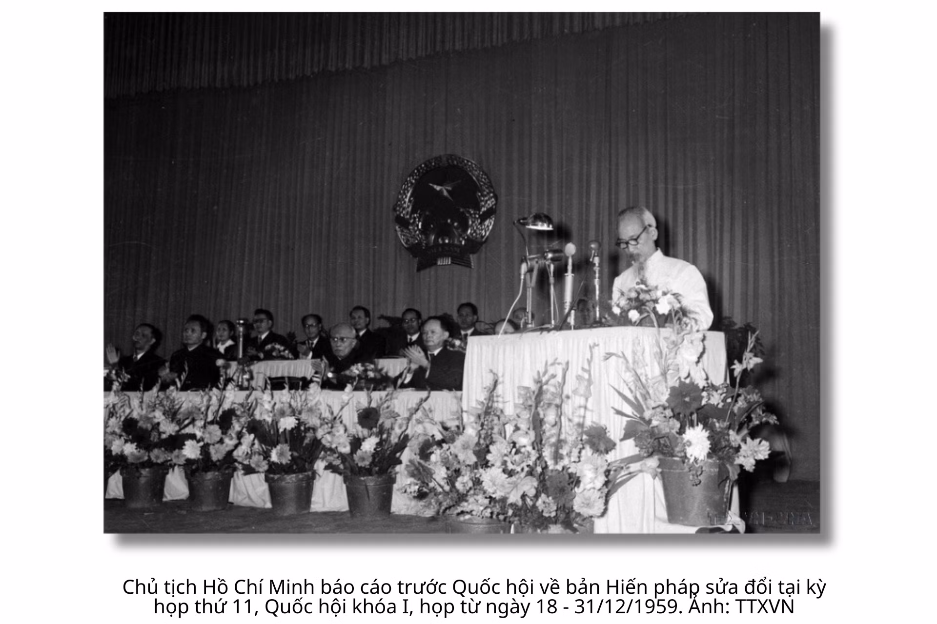 quoc-hoi-khoa-i-11-9233.png